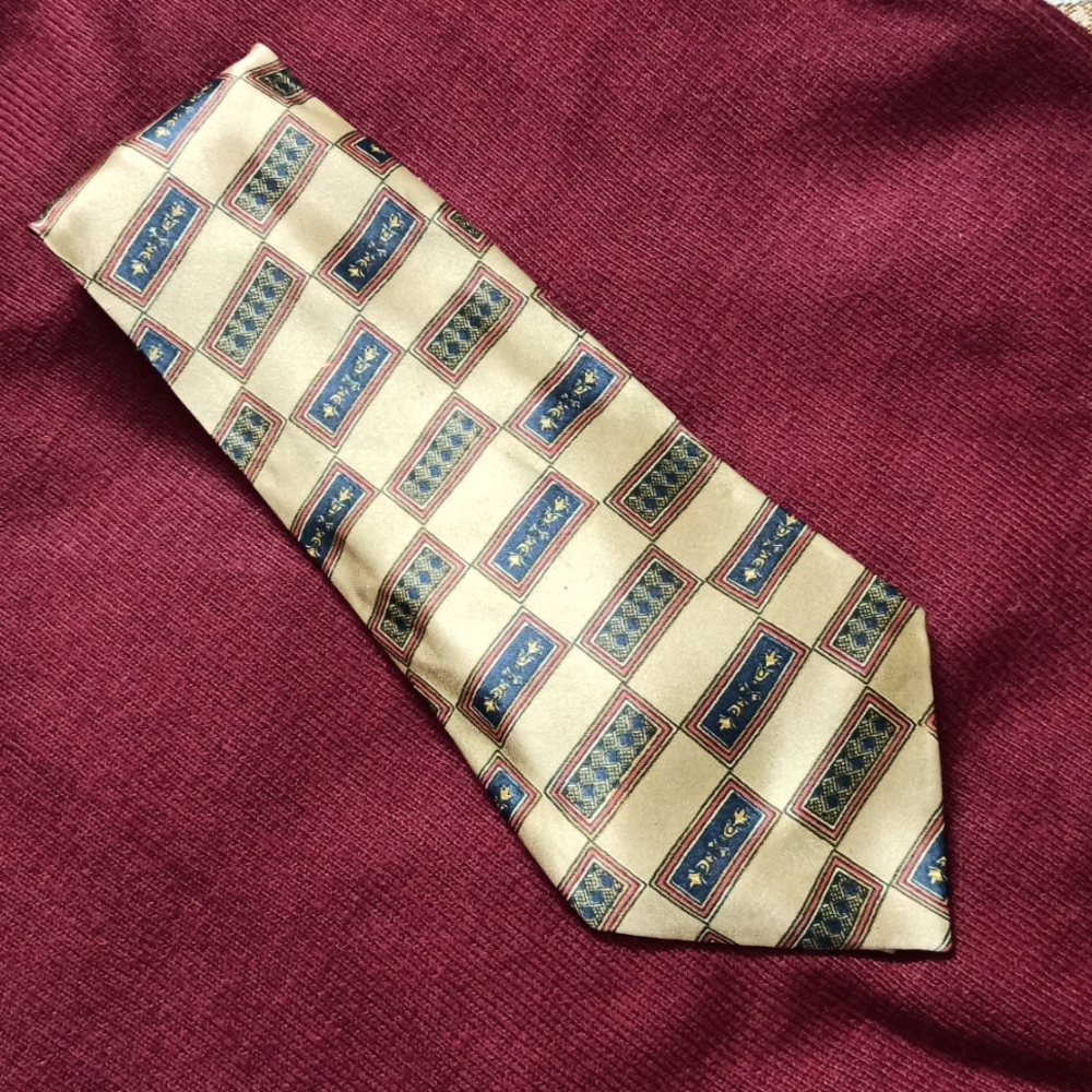 Men Tie - Picture 1 of 4